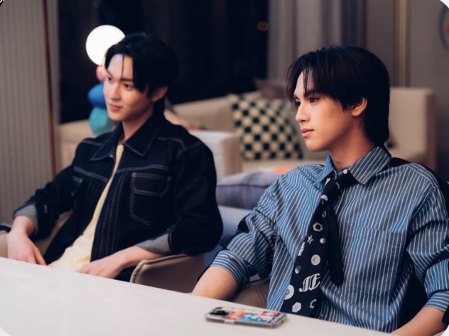 Ryujin Tinnapat et Patji Chirachart dans la série Mr. Fanboy