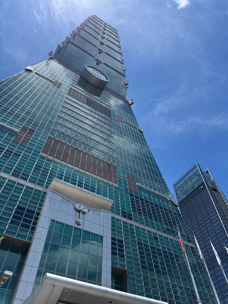 La tour Taipei 101 vue d'en bas, à Taipei, Taïwan